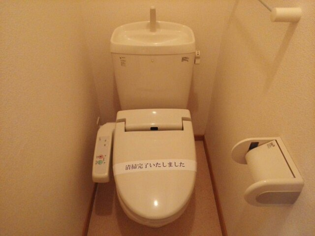 ゆったりとした空間のトイレです