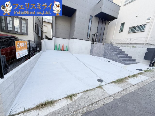 神戸市垂水区舞子台　新築一戸建ての駐車場