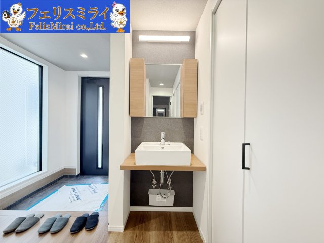 神戸市垂水区舞子台　新築一戸建ての玄関