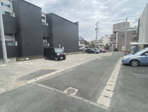 熊本市中央区黒髪１丁目の賃貸マンションの駐車場|車をお持ちの方に嬉しい駐車場付きの物件です