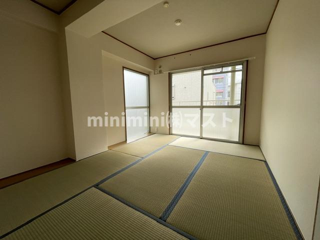REBANGA上町台アパートメントの和室