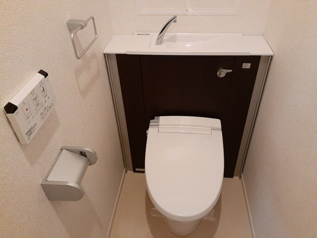 サンローレルのトイレ|落ち着いた色調のトイレです
