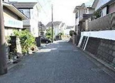 泉区岡津町 土地 2980万円の前面道路含む現地写真