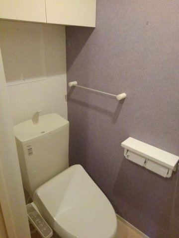 アンサナのトイレ|落ち着いた色調のトイレです
