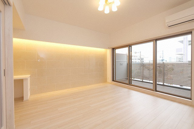 大阪市鶴見区鶴見４丁目の賃貸マンションの居間・リビング