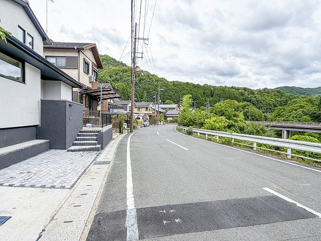 西賀茂下庄田町 新築戸建の前面道路含む現地写真