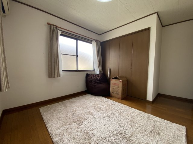 小山市間々田中古住宅の洋室