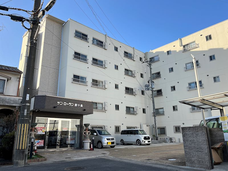 サンローラン新十条 の外観