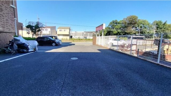 センチュリー熊谷の駐車場