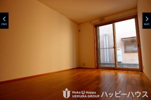 太宰府市吉松１丁目のアパートの居間・リビング