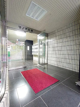 マノア大栄のエントランス