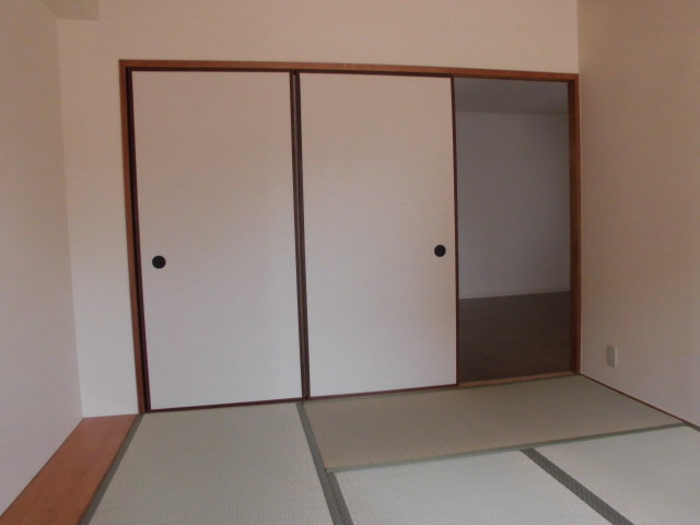 サンフラッツ南桜塚の寝室