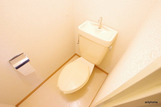 メゾンリッチ　仲介手数料無料のトイレ