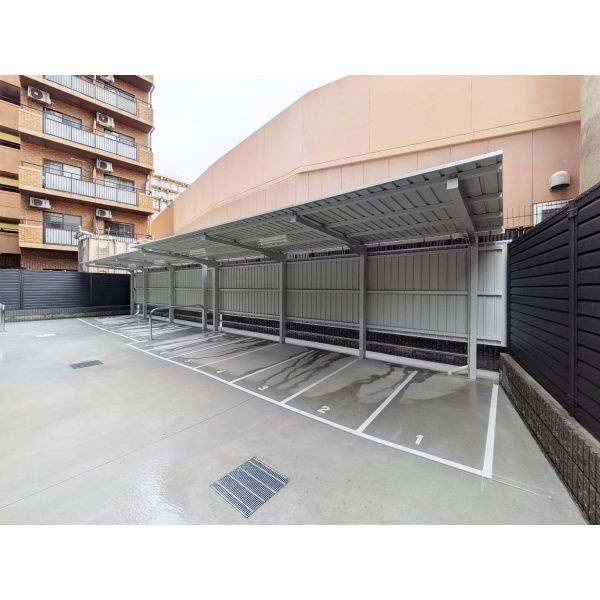 S-RESIDENCE難波西alterの駐車場