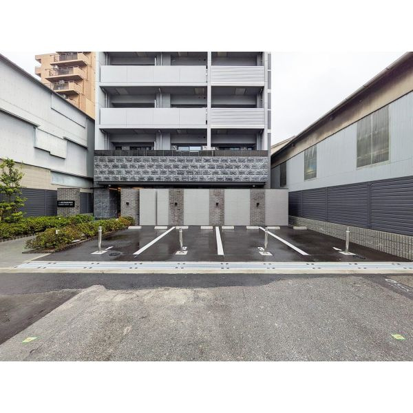 S-RESIDENCE難波西alterの駐車場
