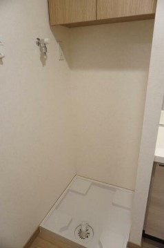 【設備】 | ルーブル都立家政六番館 | 室内洗濯機置き場。
