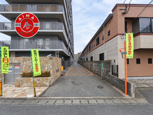 エバーライフ博多駅南の駐車場|敷地内の駐車場です。