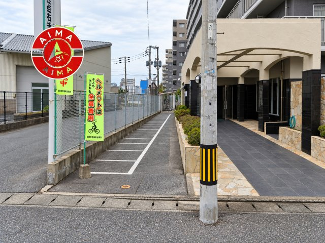 エバーライフ博多駅南の駐輪場|屋根付きの駐輪場なので雨の日でも安心です。