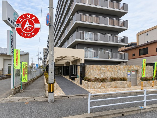 エバーライフ博多駅南のロビー|温かみのあるエントランスロビーです。