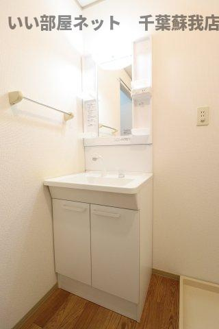 メゾンドォ渕谷　Ａの洗面所|コンパクトで使いやすい洗面所
