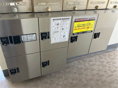 【その他共用部分】 | 中村ビル | 共用エントランスには宅配BOXがあるので荷物の受け取りもスムーズに♪再配達を依頼する手間が省けます☆