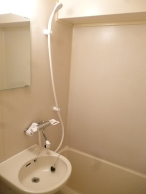 【浴室】 | 中村ビル | ユニットバスでお掃除らくらく☆浴室内に洗面台・トイレ付きです♪お風呂に浸かって一日の疲れもすっきりリフレッシュ♪