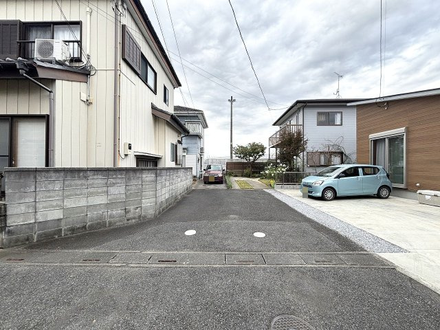 加須市愛宕1丁目の前面道路含む現地写真|周辺交通量少なく、駐車も落ち着いてできます！