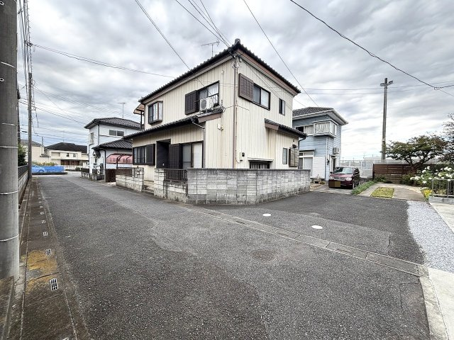 加須市愛宕1丁目の前面道路含む現地写真|約4.3ｍ私道に約3.2ｍ接道！