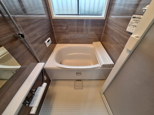 KEM高崎市吉井町吉井川中古住宅の浴室|現地撮影