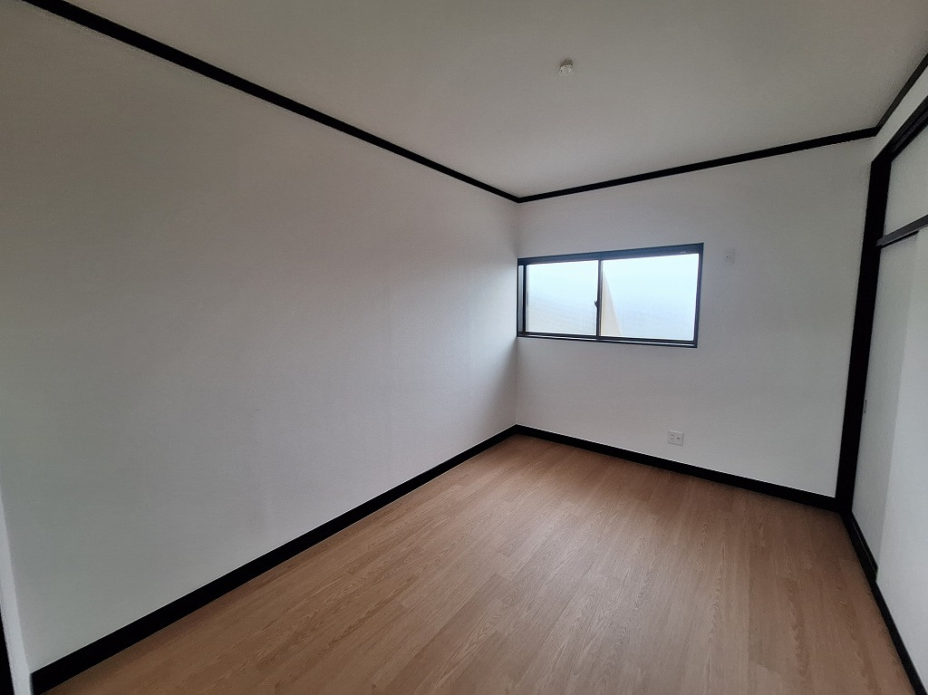 KEM高崎市吉井町吉井川中古住宅の洋室|現地撮影