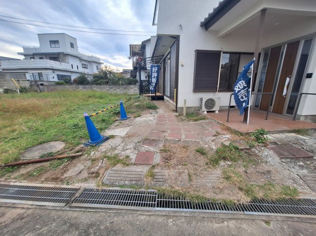 KEM高崎市吉井町吉井川中古住宅の庭|現地撮影