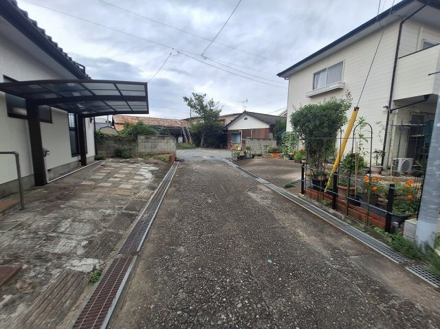 KEM高崎市吉井町吉井川中古住宅の前面道路含む現地写真|現地撮影