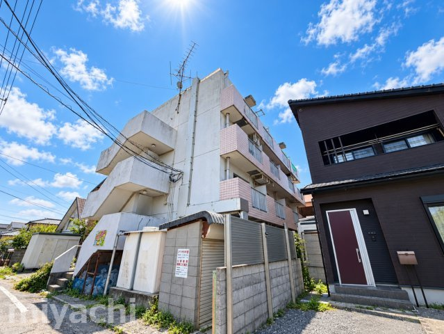 メゾン三軒屋の外観