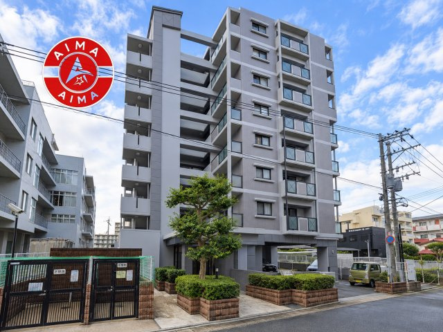 スタシオンイーストスクエアの外観|季節の移ろいとともに、表情を変える美しい佇まいが魅力です。