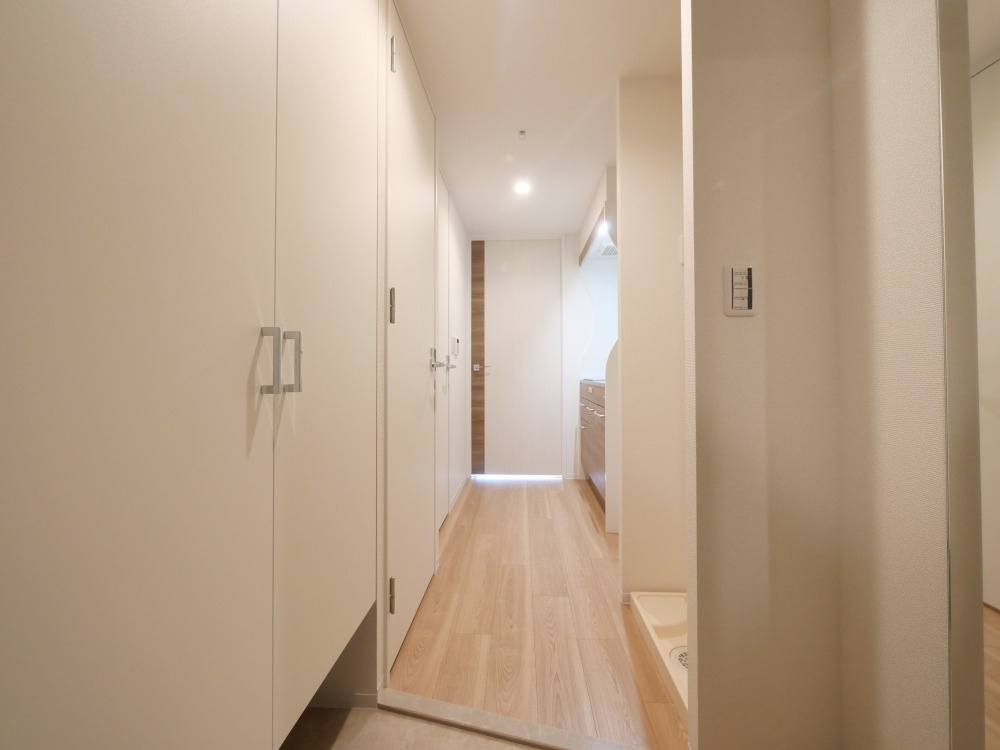 大阪市淀川区十三本町２丁目の賃貸マンションの玄関