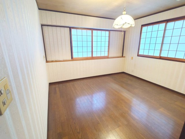 神栖市柳川Ａ戸建の内装|洋室8帖