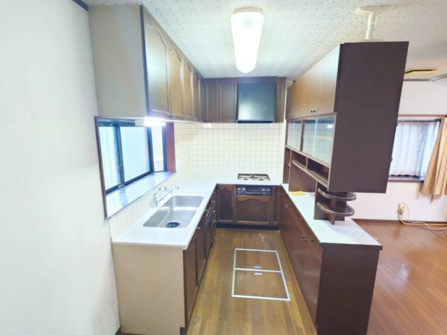 神栖市柳川Ａ戸建のキッチン|使いやすいＬ型キッチン