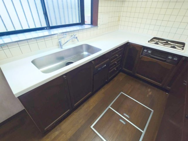 神栖市柳川Ａ戸建のキッチン|ガスコンロも付いてます♪