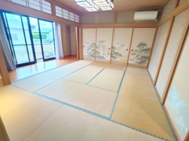 神栖市柳川Ａ戸建の和室|和室１０帖