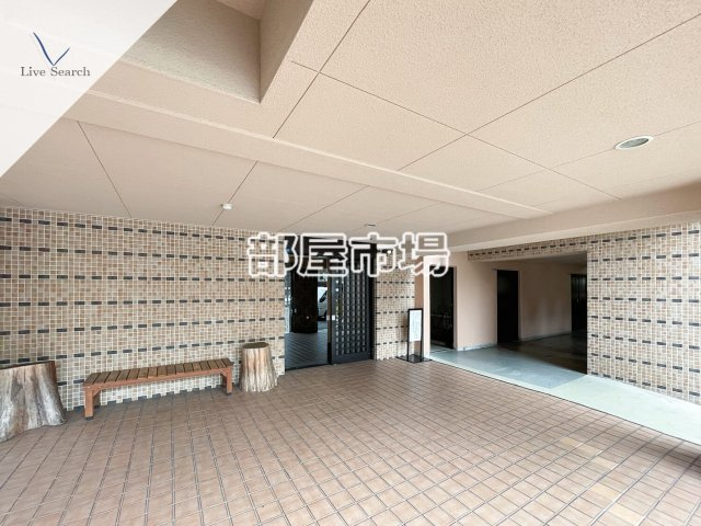 ルネ・上野桜木のエントランス
