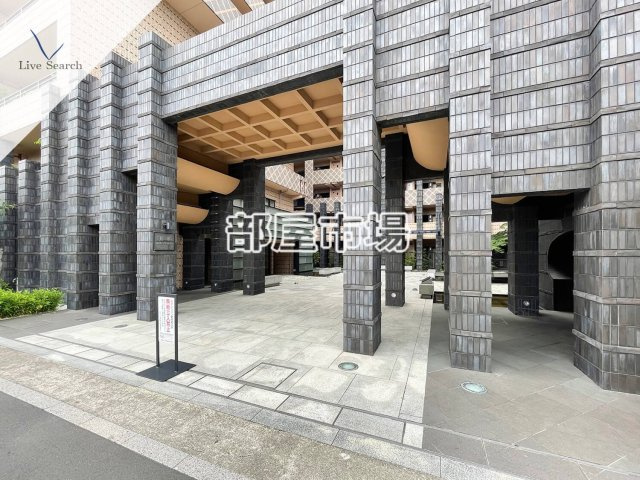 ルネ・上野桜木のエントランス
