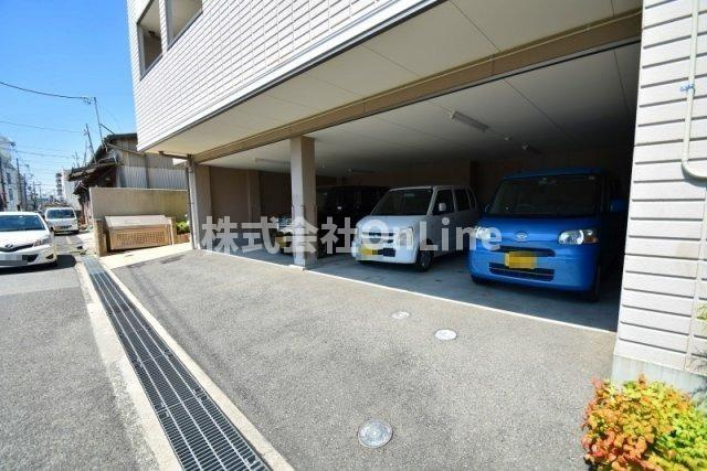 パールソフィアの駐車場