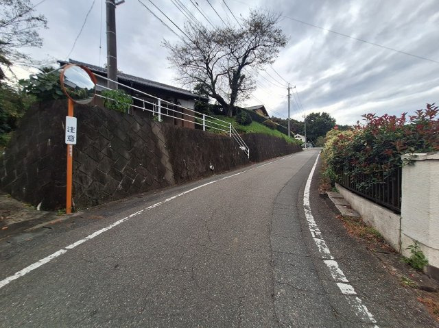 KEM高崎市吉井町神保中古住宅の前面道路含む現地写真|現地撮影