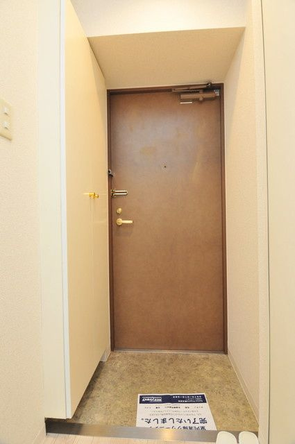 メゾン・ド・ヴィレ駒形の玄関