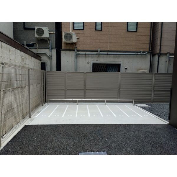 ミラージュパレス新梅田Cieloの駐車場