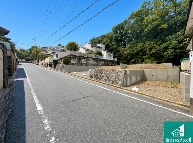 ■川西市緑台　第5期　新築一戸建ての前面道路含む現地写真|周辺は落ち着いた街並みの住宅地！子育てがしやすい住環境です！まだ未完成ですが、現地でしかわからない事もございます。是非一度ご覧ください。