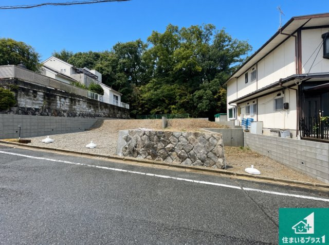 ■川西市緑台　第5期　新築一戸建ての外観|周辺は落ち着いた街並みの住宅地！子育てがしやすい住環境です！まだ未完成ですが、現地でしかわからない事もございます。是非一度ご覧ください。
