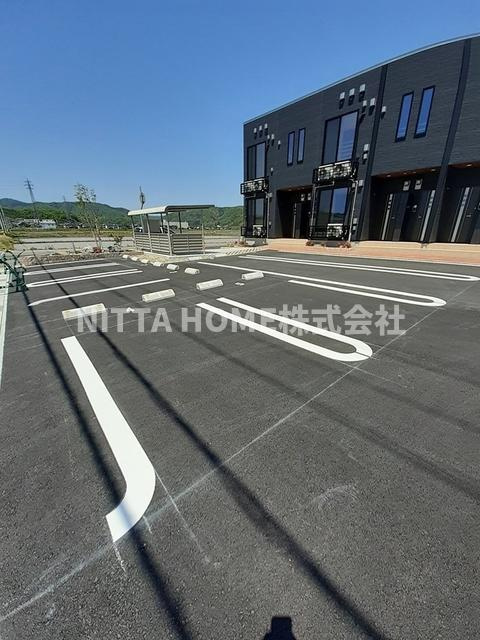 カーサ　ルネッタの駐車場|敷地内に駐車場も完備★