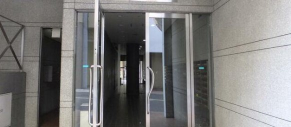 ホ－メストプラザ十日市場のエントランス