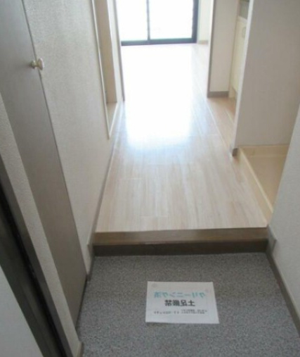 ホ－メストプラザ十日市場の玄関